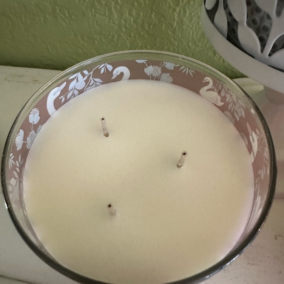 Bath & Body Works Springtime in Paris Candle  Bundle - Pink - Picture 4 of 5